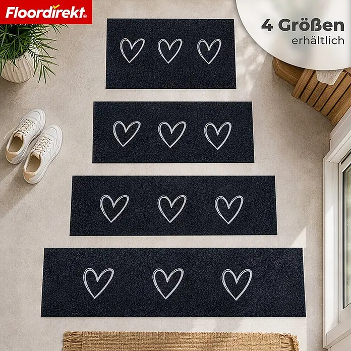 Floordirekt Fußmatte - 30 x 75 cm, Anthrazit, Material Nutzschicht: Polyamid - Set schwarzer Treppenmatten mit weißen Herzmustern, auf einer hellen Treppe in einem häuslichen Umfeld angeordnet.