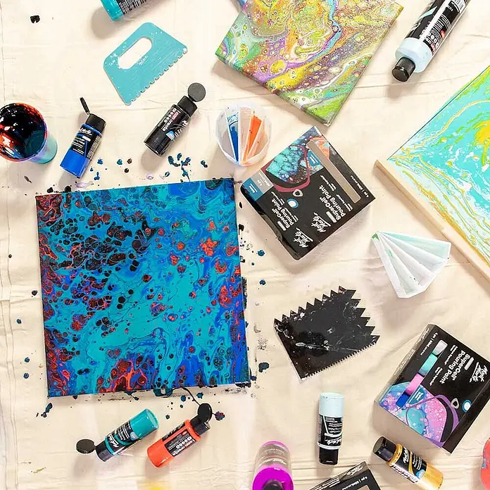 Mont Marte Acrylfarben-Set SuperCell® Galaxy - mehrfarbig, 4 Stk. x 60 ml, Flasche - Acryl-Pouring-Farben, Leinwände mit abstrakter Kunst und diverse Kunstwerkzeuge auf einer Schutzfolie, bereit zum Malen.