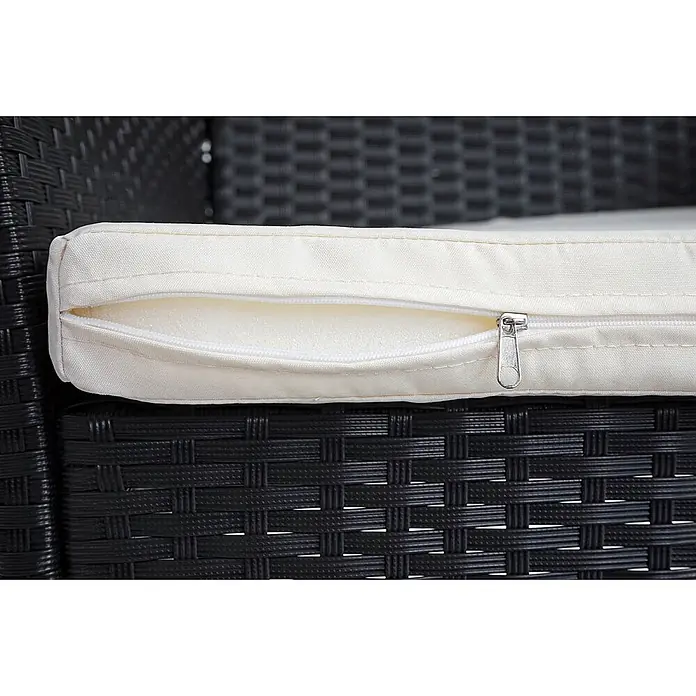 Mendler Gartenstuhl-Set - 2 Stk., Polyrattan, Anthrazit, B x T x H: 59 x 60 x 83 cm - Helles Kissen mit offenem Reißverschluss, weißem Schaumstoff, auf schwarzem Rattanmöbel.