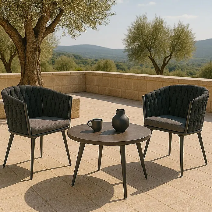 Mendler 2er-Set Alu-Gartenstuhl HWC-N38, Rope ~ anthrazit Kissen hellgrau -  - Dunkelgraue gesteppte Outdoor-Stühle und ein runder dunkelbrauner Tisch auf einer Terrasse, ideal zur Entspannung.