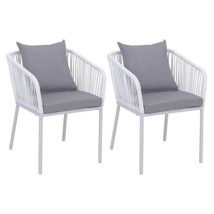 Mendler 2er-Set Gartenstuhl HWC-N41 - hellgrau, Kissen hellgrau -  - Zwei weiße Outdoor-Stühle mit geflochtenen Seilrückenlehnen und Armlehnen, graue Sitz- und Rückenkissen.