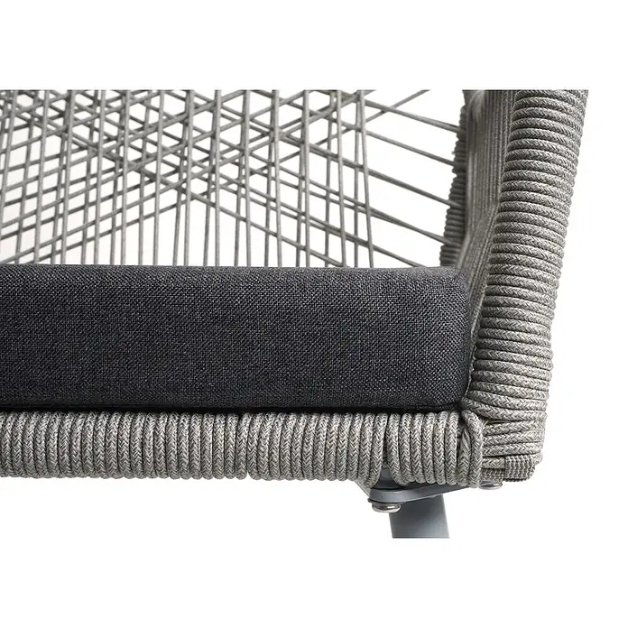 Mendler 2er-Set Gartenstuhl HWC-O12 Sitzpolster - grau, Bezug dunkelgrau -  - Nahaufnahme eines Stuhlsitzes mit dunkelgrauem Kissen auf geflochtener grauer Seilstruktur.
