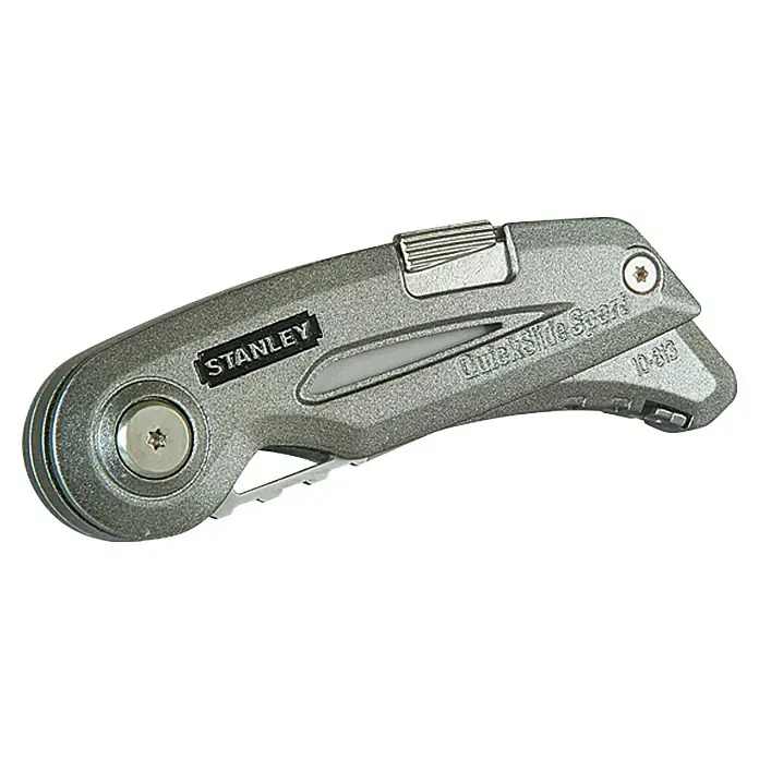 Stanley Sportmesser Quickslide II - 2 Klingen, Arbeits- und Freizeitmesser - Das Bild zeigt ein Stanley Quickslide Sport Universalmesser in Silber. Es ist ein praktisches Werkzeug für verschiedene Schneidarbeiten.