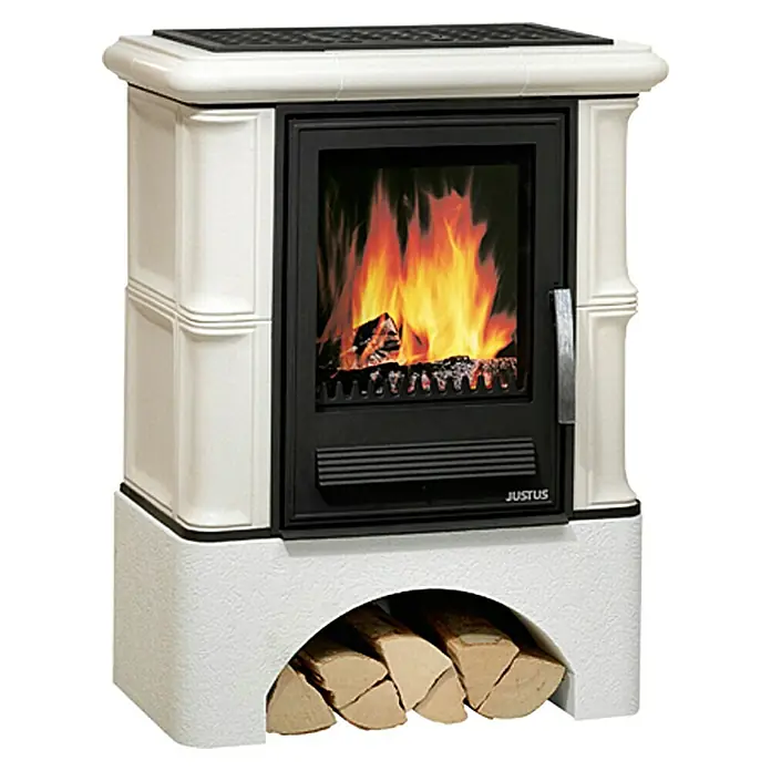 Justus Kaminofen Bavaria - 7 kW, Raumheizvermögen: 144 m³, Material Verkleidung: Keramik, Ahorn weiß - Der Justus Kaminofen mit Holzfach besticht durch sein elegantes Design und sorgt für wohlige Wärme in jedem Raum.