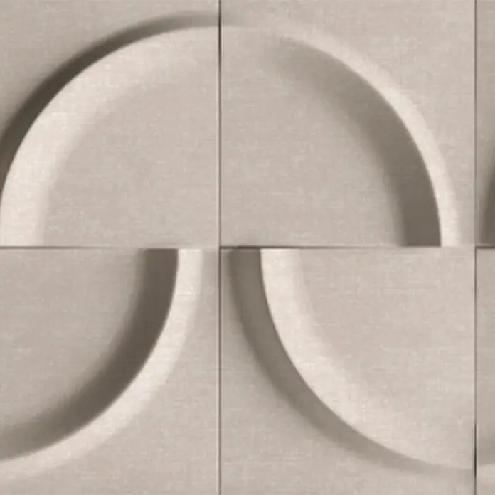 Marburg Shades Iconic Tapetenborte Grafik - Vlies, Beige - Vier hellbeige 3D-Strukturfliesen mit geschwungenem Relief, die ein durchgehendes Kreismuster für dekorative Wände bilden.