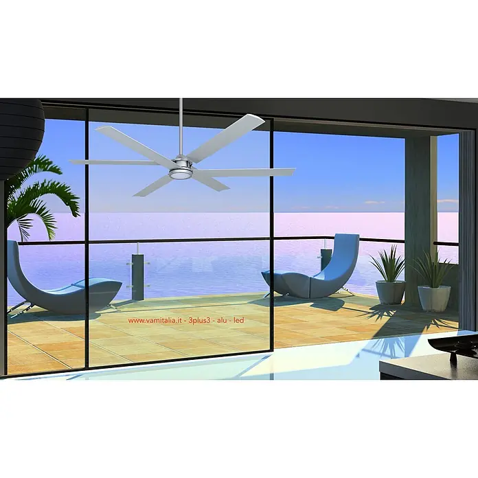 Vam Deckenventilator DC Deckenventilator 3 PLUS 3 Wi-Fi silber LED - silber, 1.320 mm, 31 W - Silberner Deckenventilator mit sechs Flügeln, an der Decke über einem Balkon mit Meerblick montiert.