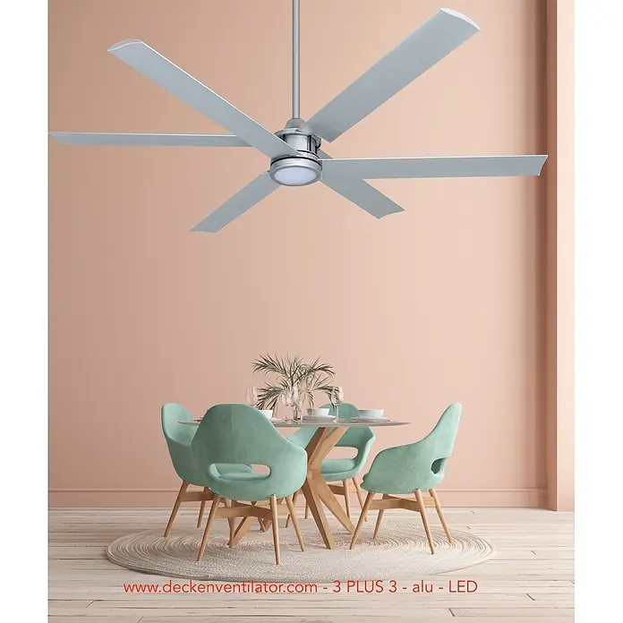 Vam Deckenventilator DC Deckenventilator 3 PLUS 3 Wi-Fi weiß 132 cm - weiß, 1.320 mm, 31 W - Silberner Deckenventilator mit sechs Flügeln und LED-Beleuchtung in einem Esszimmer.