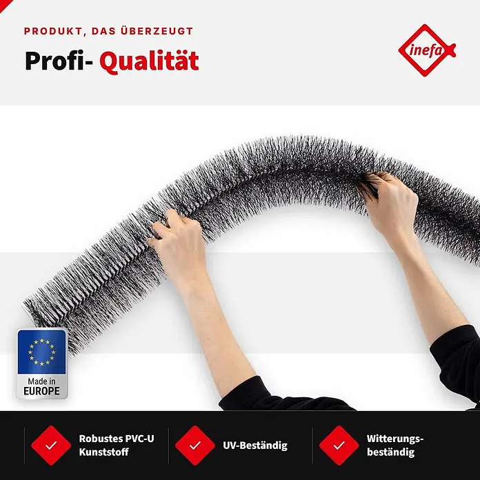 Inefa Dachrinne 120cm Dachrinnenbürste, Laubschutz, Schwarz - Nennweite: 120 mm, Länge: 120 cm, Kunststoff, Schwarz - Schwarzer, flexibler Bürstenstreifen aus robustem, UV- und witterungsbeständigem PVC-U Kunststoff, von Händen gehalten.