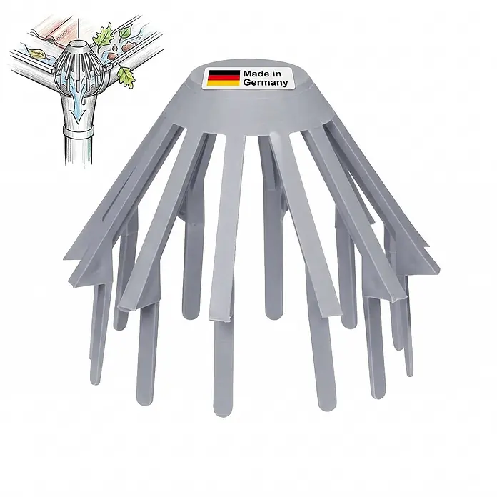 Inefa Dachrinne Laubfangkorb DN85-100 / 85-100mm PVC Laubschutz Grau - Nennweite: 85 mm, Länge: 8 cm, Kunststoff, Silber - Graues Kunststoff-Rinnensieb mit 'Made in Germany'-Etikett, illustriert, wie es Blätter am Verstopfen des Fallrohrs hindert.