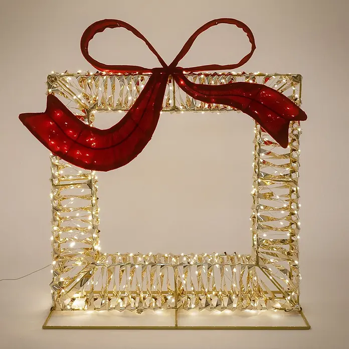 ECD Germany LED-Weihnachtsdekoleuchte Geschenk mit Timer, IP44, 500 LED Warmweiß, 58 x 63 cm - 21,5 x 58 x 63 cm, Gold/Rot, Netzbetrieben, LED - Beleuchtete goldene Geschenkrahmen-Dekoration mit großer roter Schleife und warmweißen LEDs.