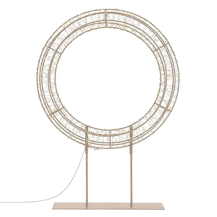 ECD Germany LED-Weihnachtsdekofigur Weihnachtskranz 53 cm Weihnachtsbeleuchtung Timer 300 LED Warmweiß - 38 x 8 x 53 cm, Warmweiß, Netzbetrieben, LED - Großer beleuchteter Dekoring mit braunem Metallrahmen und warmweißen Lichterketten, auf passendem Sockel stehend.