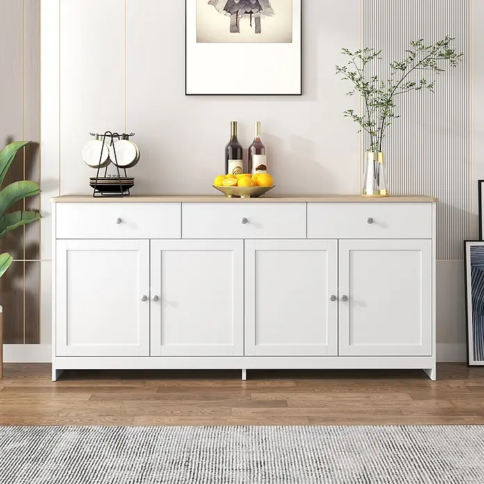 SONNENH Kommode - Weiß/Holzoptik, Anzahl Schubladen: 3 Stk. - Weißes Sideboard mit heller Holzplatte, drei Schubladen und vier Schranktüren mit silbernen Knöpfen.