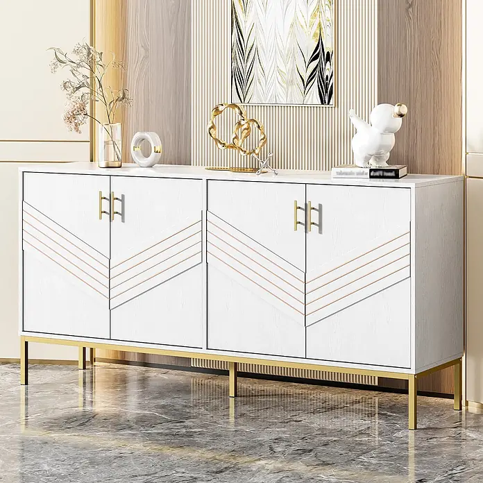 SONNENH Kommode - Weiß/Gold, Anzahl Schubladen: 0 Stk. - Ein modernes weißes Sideboard mit zwei Türen, goldfarbenen Griffen, Beinen und diagonalen Streifenakzenten in einem schicken Wohnzimmer.