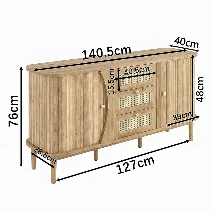 SONNENH Kommode mit Schiebetüren und 3 Flechtschubladen, Natur -  - Helles Holz-Sideboard mit gerillten Türen und drei Rattanschubladen, Maße angezeigt.