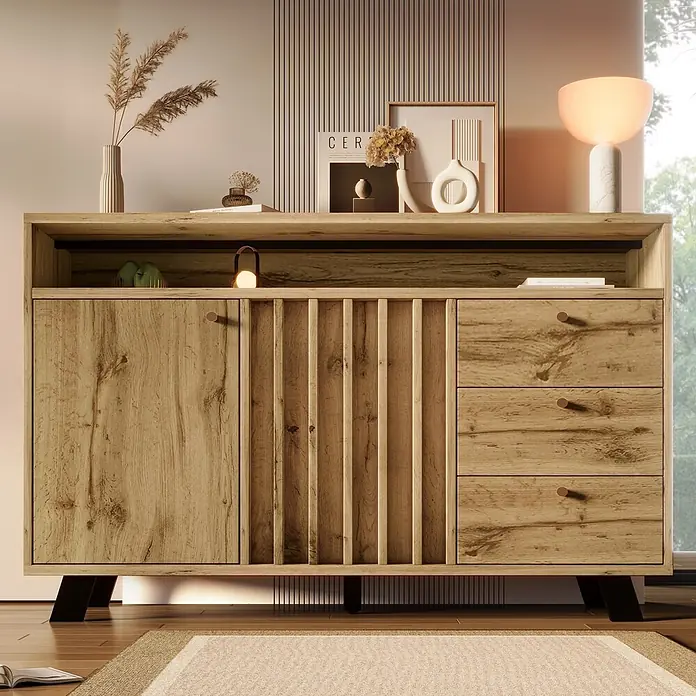 SONNENH Kommode - Dunkle Eichenoptik, Anzahl Schubladen: 3 Stk. - Modernes Sideboard aus hellem Holz mit Tür, Lamellenfach und Schubladen, stilvoll in einem Wohnraum dekoriert.