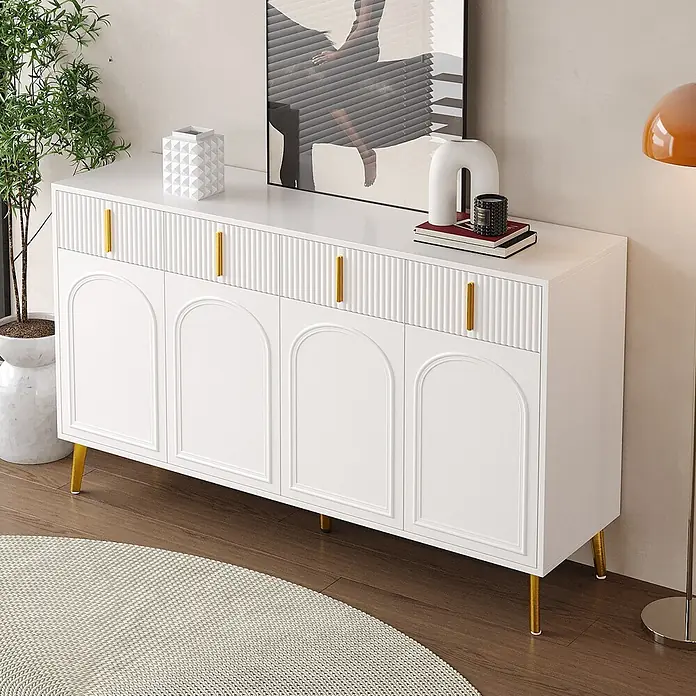 SONNENH Kommode - Weiß/Gold, Anzahl Schubladen: 4 Stk. - Weißes modernes Sideboard mit geriffelten Paneelen, Bogentüren, goldenen Griffen und Beinen.