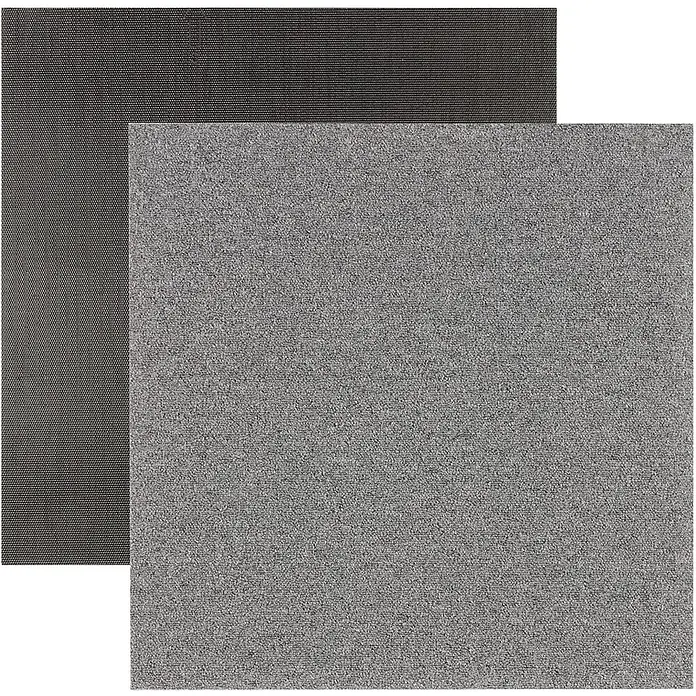 Floordirekt Teppichfliese Edinburgh - 50 x 50 cm - 0,25 m² - Hellgrau -  - Zwei überlappende Materialmuster: ein hellgrauer strukturierter Teppich und ein dunkelgrauer gewebter Stoff.