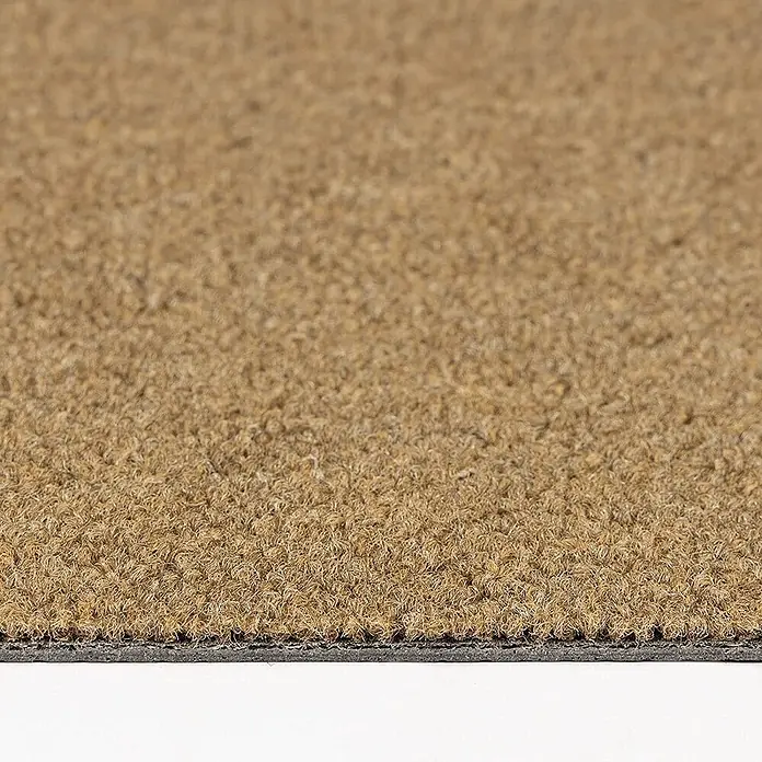 Floordirekt Teppichfliese Edinburgh - 50 x 50 cm - 0,25 m² - Beige -  - Nahaufnahme einer Kokosfußmatte mit beiger, strukturierter Oberfläche und dunkler Gummirückseite.