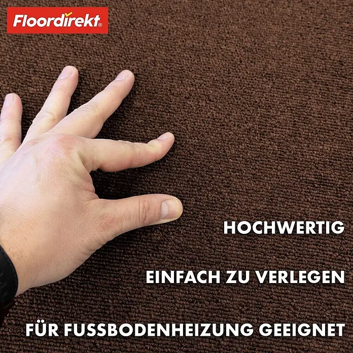 Floordirekt Teppichfliese Moscow 50 x 50 cm Dunkelbraun -  - Brauner strukturierter Bodenbelag, hochwertig, einfach zu verlegen und für Fußbodenheizung geeignet. Eine Hand drückt hinein.