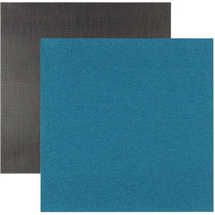 Floordirekt Teppichfliese Edinburgh - 50 x 50 cm - 0,25 m² - Türkis -  - Zwei strukturierte Materialmuster. Dunkelgrauer Webstoff teilweise von blaugrünem Strukturstoff bedeckt.