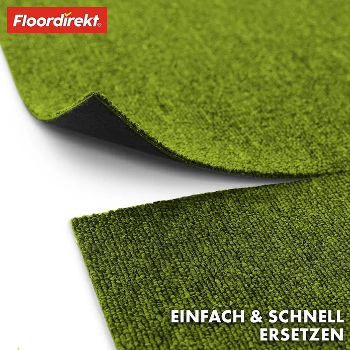 Floordirekt Teppichfliese Moscow 50 x 50 cm Grün -  - Zwei modulare grüne Teppichfliesen, eine zeigt ihre strukturierte Oberfläche und flexible schwarze Rückseite, was den einfachen Austausch hervorhebt.