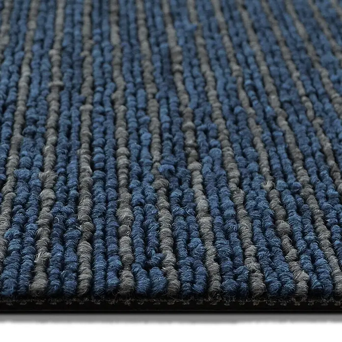 Floordirekt Teppichfliese Bohemia - 50 x 50 cm - 0,25 m² - Blau -  - Blau-grau gestreifter Teppich mit strukturierter Schlingenoberfläche.