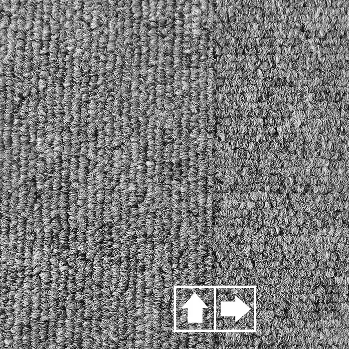 Floordirekt Teppichfliese Lyonn - 50 x 50 cm - 0,25 m² - Hellgrau -  - Grauer Teppich mit unterschiedlicher Faserrichtung, durch weiße Pfeile markiert.