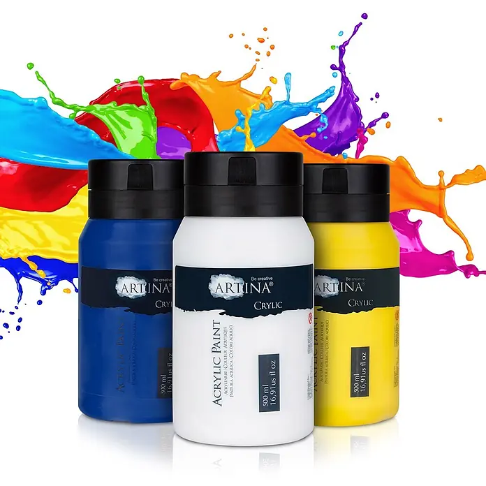 6er Acrylfarben Set 500ml Crylic Hohe Pigmentierun -  - Drei Flaschen ARTINA Crylic Acrylfarbe in Blau, Weiß und Gelb, umgeben von lebhaften Farbspritzern.