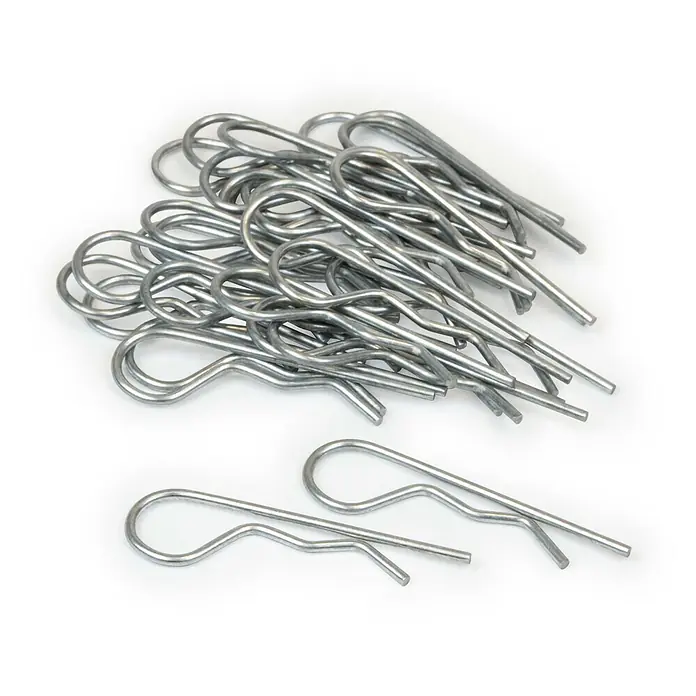 Protektor Montagezubehör für Trockenbau 100x Sicherungsklammer Stahl Silber -  - Silberfarbene Metall-R-Klammern (Haarnadel-Splinte) in einem Haufen und zwei separate, zum Sichern verwendet.