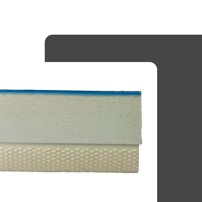Strait-Flex Kantenschutz für Trockenbau 50x Kantenprofil 274cm IS-300 Innenkante 90 Grad Weiß - Weiß - Querschnitt eines mehrschichtigen Bandes: blaue Oberfläche, cremefarbene Schaumschicht und strukturierte Unterseite.