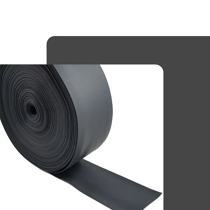 BMSC24 Fugenband 2x 50m x 60mm Dichtband Weich-PVC Schwarz - 50.000 x 600 mm - Eine große, fest aufgerollte Rolle aus schwarzer, flexibler Kunststofffolie, mit einem abgerollten Abschnitt.
