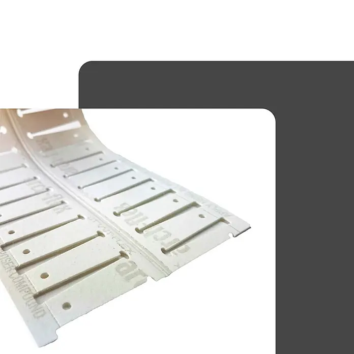 Strait-Flex Kantenschutz für Trockenbau 12x Kantenprofil 30,5m Rolle Arch-Flex 100 flex. Winkel Weiß - Weiß - Weiße, flexible Kabelmarkierungsstreifen mit Lochungen und Text.