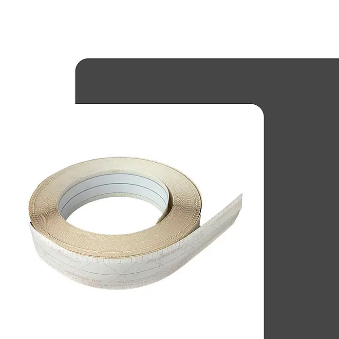 Strait-Flex Kantenschutz für Trockenbau 30,5m Kantenprofil Rolle PERFECT 90 Grad Weiß - Weiß - Gerolltes beigefarbenes Maßband mit sichtbaren Markierungen und Text, wahrscheinlich für Bastel- oder Bauarbeiten.