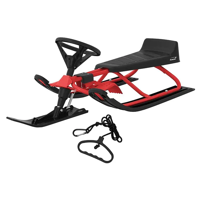 Lenkschlitten für Kinder Rot 119 x 38 x 50 cm Stahlrahmen bis 90 kg -  - Ein roter und schwarzer Lenkschlitten mit Lenkrad, schwarzem Sitz und drei Skikufen. Daneben liegt ein schwarzes Zugseil mit Griff.