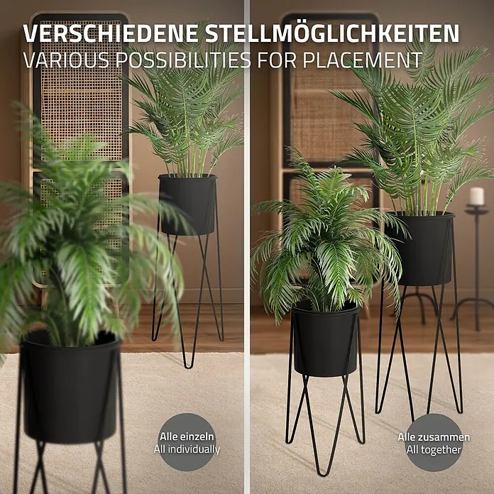 Blumenständer 2er Set Schwarz 27x27x48,5 cm/35,5x34x75 cm aus Stahl -  - Schwarze Metall-Pflanzenständer mit Palmen, einzeln und gruppiert für flexible Platzierung in einem Raum gezeigt.