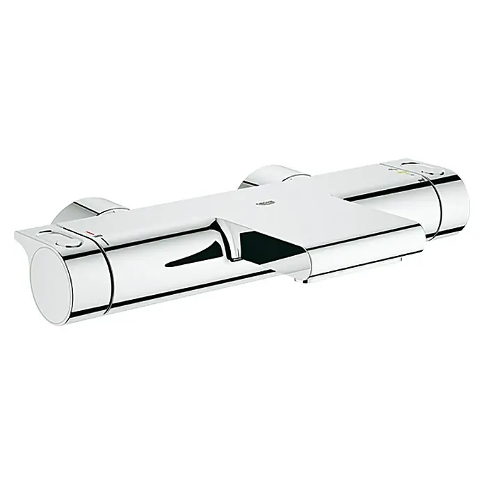 Grohe Grohtherm 2000 Wannenthermostat - Chrom - Nahaufnahme einer glänzenden Grohe Duscharmatur aus Chrom, die modernes Design und Funktionalität für das Badezimmer vereint.