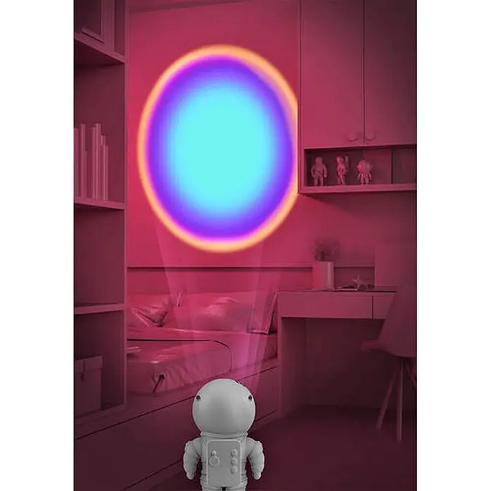 Mob Lámpara de sobremesa LED Astrolight Rainbow - 5 W, L x An x Al: 6,5 x 6 x 12 cm, Blanco, Multicolor, Rainbow - Proyector astronauta blanco proyecta un círculo degradado de color en la pared de un dormitorio.