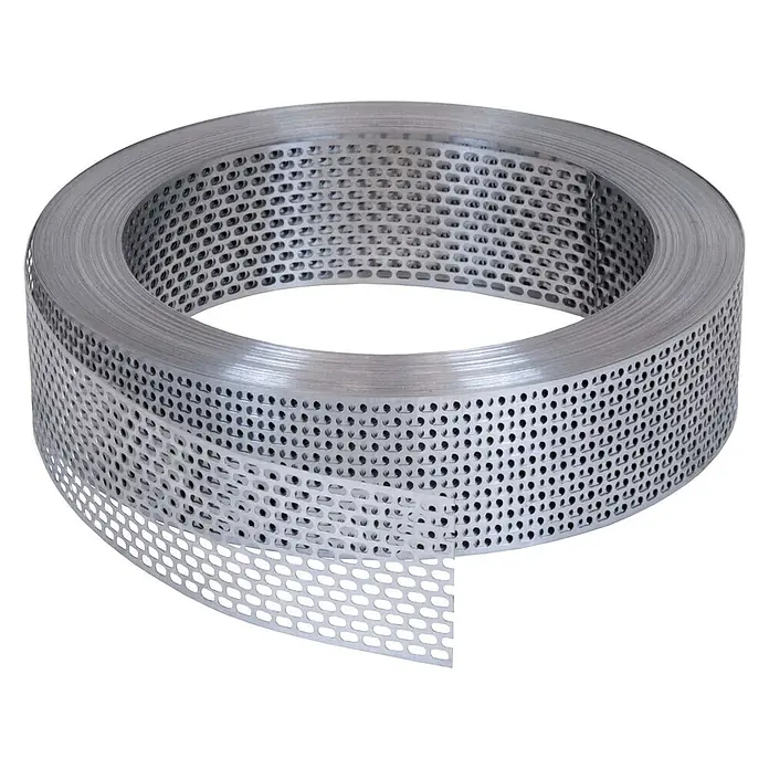 BMSC24 Fassaden-Profil - Aluminium - Aufgerollter, silberner Metallstreifen mit ovalen Perforationen.