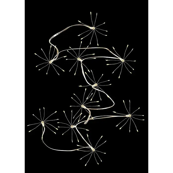 LED-Lichterkette Mini Fairy Lights - Innen, Lichtfarbe: Warmweiß, Anzahl Leuchtmittel: 100 Stk., Batteriebetrieben - Warmweiße LED-Lichterkette mit mehreren Sternenexplosionen, durch Drähte verbunden, auf schwarzem Hintergrund.