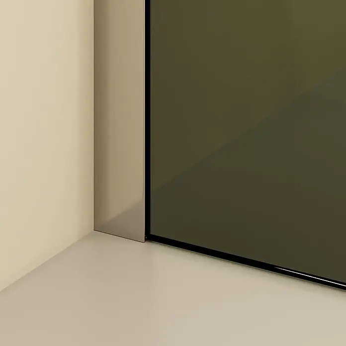 i-flair Duschwand Fiona 80x200 cm 10 mm - B x H: 80 x 200 cm - Dunkle getönte Glasscheibe mit schlankem schwarzem Rahmen, als moderne Raumteilung in einem neutralen Interieur.