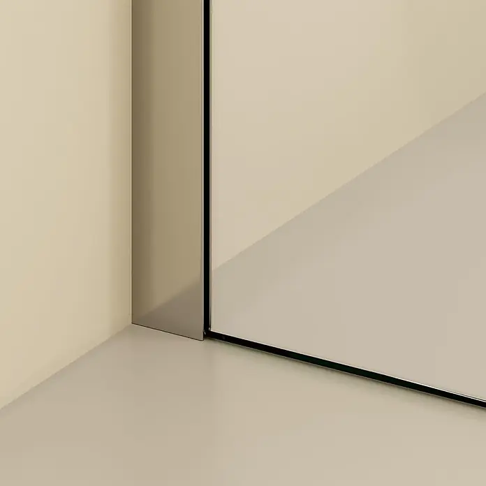 i-flair Duschwand Fiona 110x200 cm 10 mm - B x H: 110 x 200 cm - Glasscheibe mit schlankem Metallprofil, in einer hellen Ecke installiert.