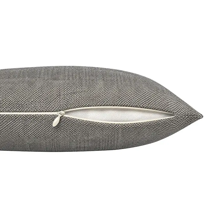 Cojín Bordado bicolor - 45 x 45 cm, Textil, Gris - Cojín gris texturizado con cremallera blanca parcialmente abierta que revela un forro interior blanco.