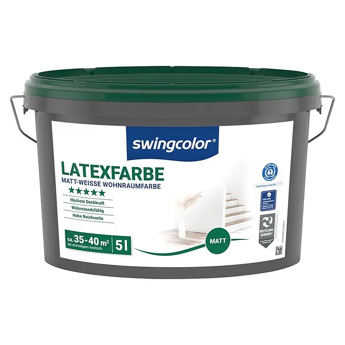 swingcolor Latexfarbe - Schneeweiß, Matt, 5 l - Grauer Eimer mit dunkelgrünem Deckel und weißem Etikett, auf dem 'swingcolor LATEXFARBE MATT-WEISSE WOHNRAUMFARBE' steht. Er zeigt die Eigenschaften und Ergiebigkeit der Farbe.