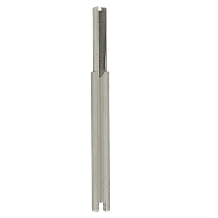 Dremel HSS-Fräser Mod. 650 - Arbeitsdurchmesser: 3,2 mm, Max. Drehzahl: 35.000 U/min - Nahaufnahme eines Nutfräsers aus Metall. Dieses Werkzeug ist für präzise Holzarbeiten konzipiert.