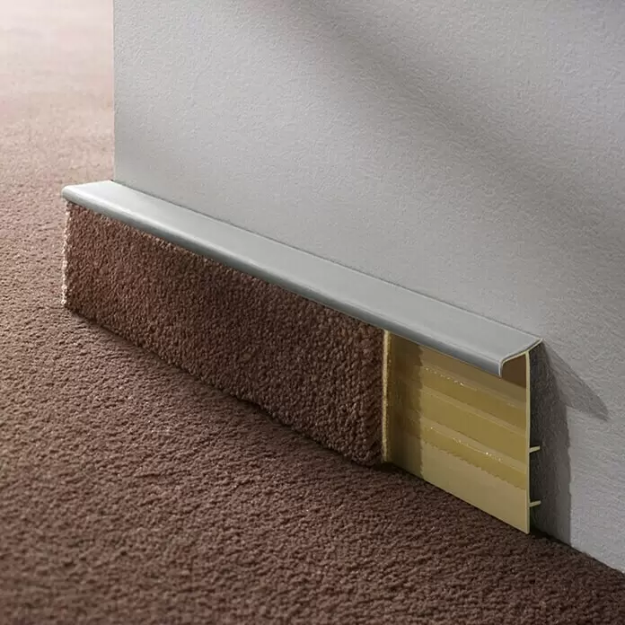 LOGOCLIC Sockelleiste TSL - 250 cm x 16 mm x 55 mm, Grau - Detailaufnahme
