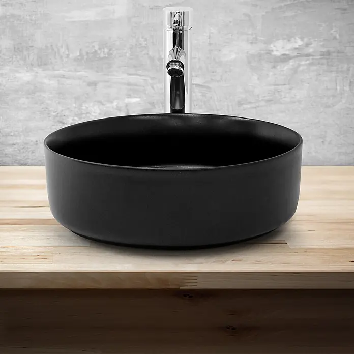 LuxeBath Waschbecken Keramik Schwarz matt Ø 360 x 120 mm Rund Waschtisch -  - Schwarzes rundes Aufsatzwaschbecken mit Chromarmatur auf Holzplatte.
