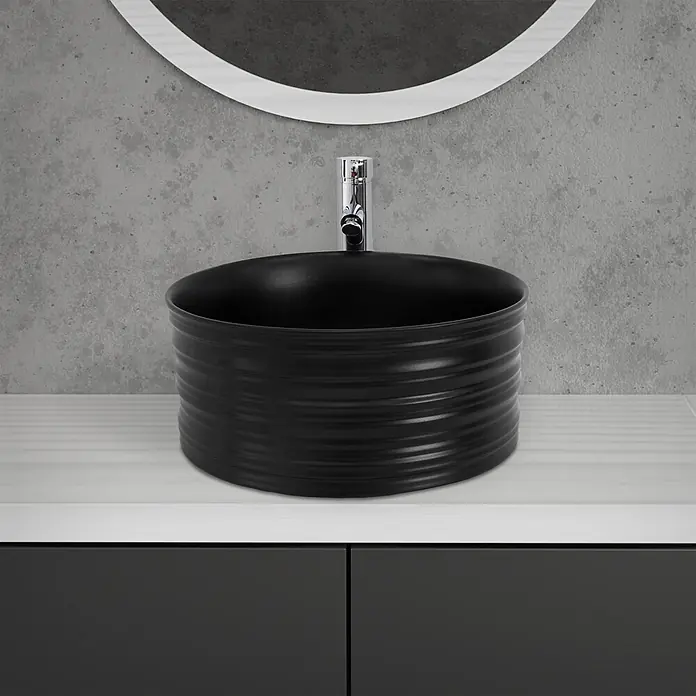 ML-Design Waschbecken Keramik Schwarz Matt Ø41x18cm Rund Ablaufgarnitur -  - Schwarzes geripptes Aufsatzwaschbecken aus matter Keramik mit Chromarmatur in modernem Badambiente.