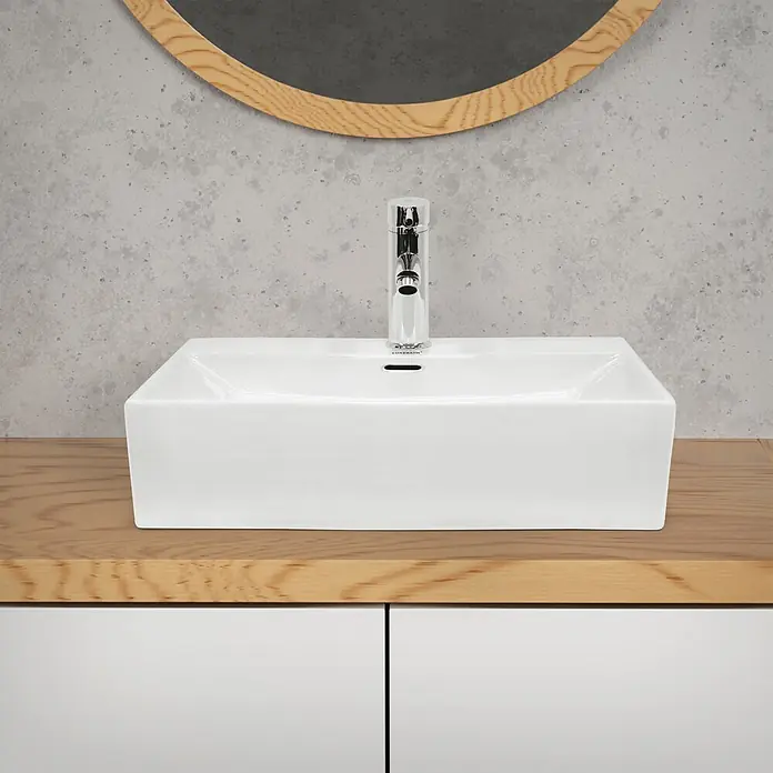 LuxeBath Waschbecken Keramik Waschtisch 515x360x130 mm Eckig Weiß -  - Weißes rechteckiges Keramik-Aufsatzwaschbecken mit Chromarmatur auf Holzwaschtisch in modernem Bad.