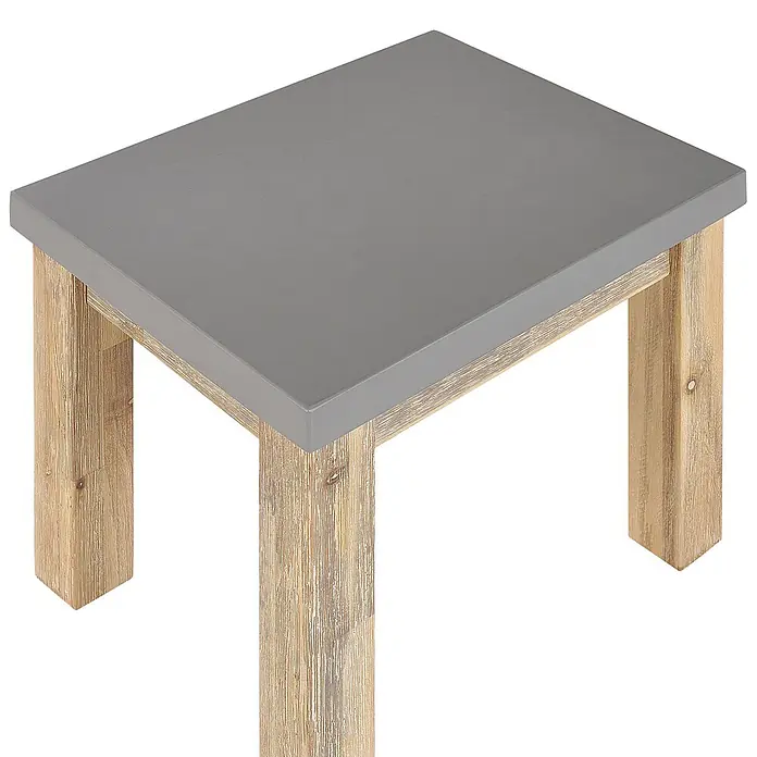 2er-Set Gartenstuhl OSTUNI in Grau/Braun -  - Kleiner Tisch mit grauer Tischplatte und strukturierten hellen Holzbeinen.