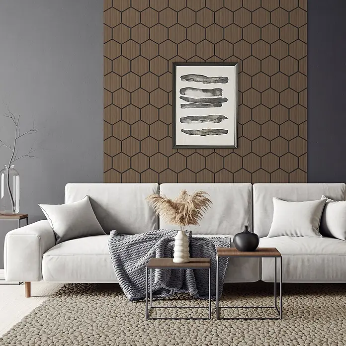 Akustikpaneel Hexagon 2er Set 66x81x2cm für 1m² Braun MDF Holzoptik -  - Braune sechseckige Tapete als Akzentwand in einem modernen Wohnzimmer.